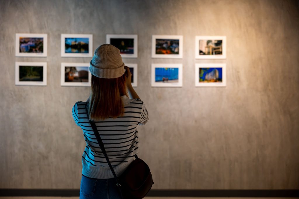 Wie schreibt man informative Fotografie-Ausstellungsrezensionen?